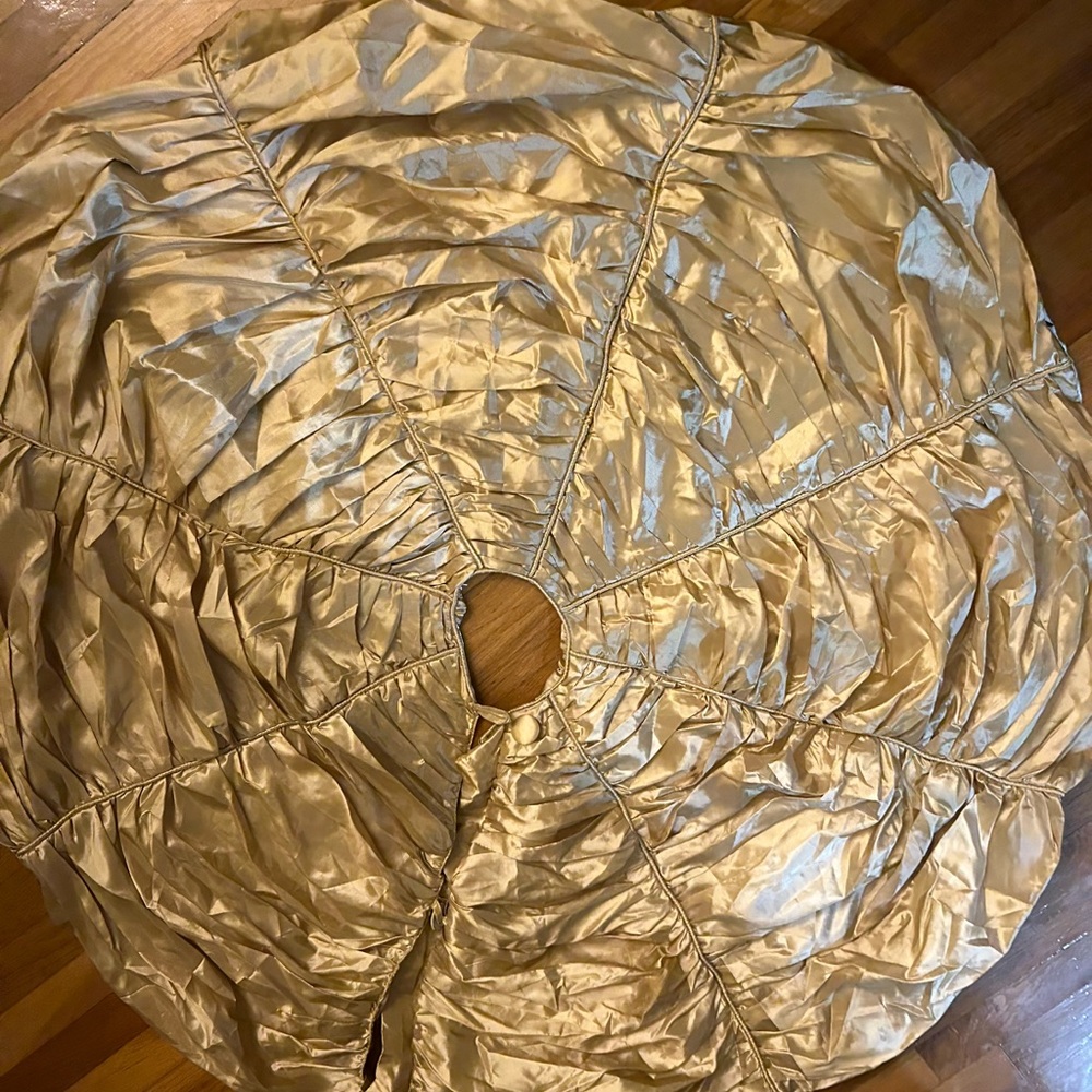 STRATFORD HOME Christmas Tree Skirt Ruched Gold